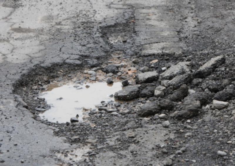 Potholes to be repaired on Srathfoyle's Otterbank Road 