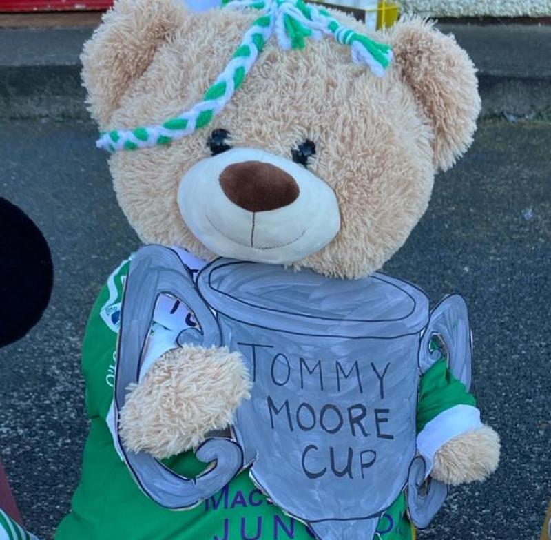 Pics 3: Young Gaels cheer on their heroes ahead of club final - Kilkenny Live