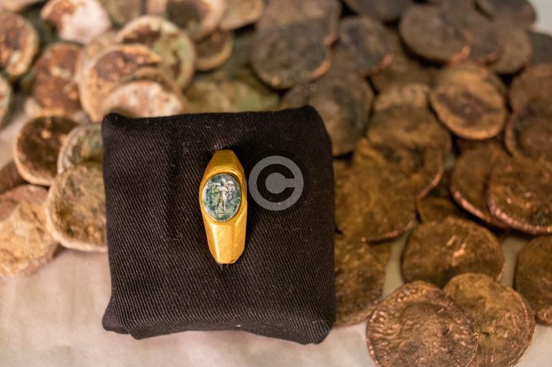 Israeli archaeologists find treasures in ancient shipwrecks