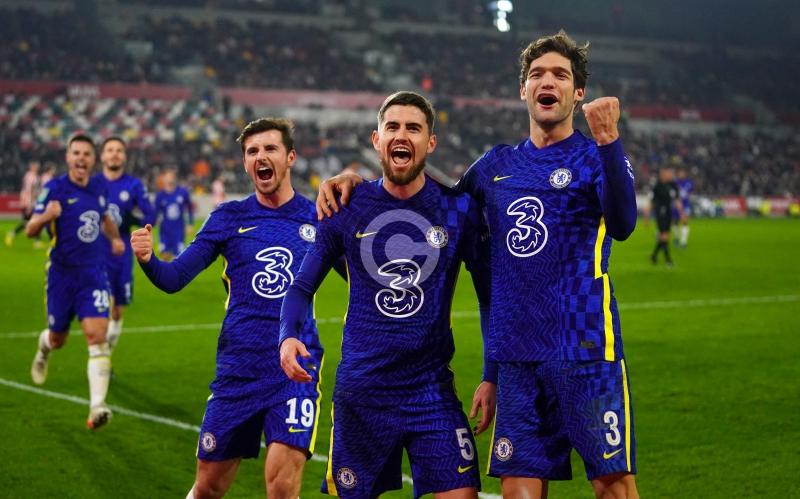 Covid-hit Chelsea beat Brentford with two late goals