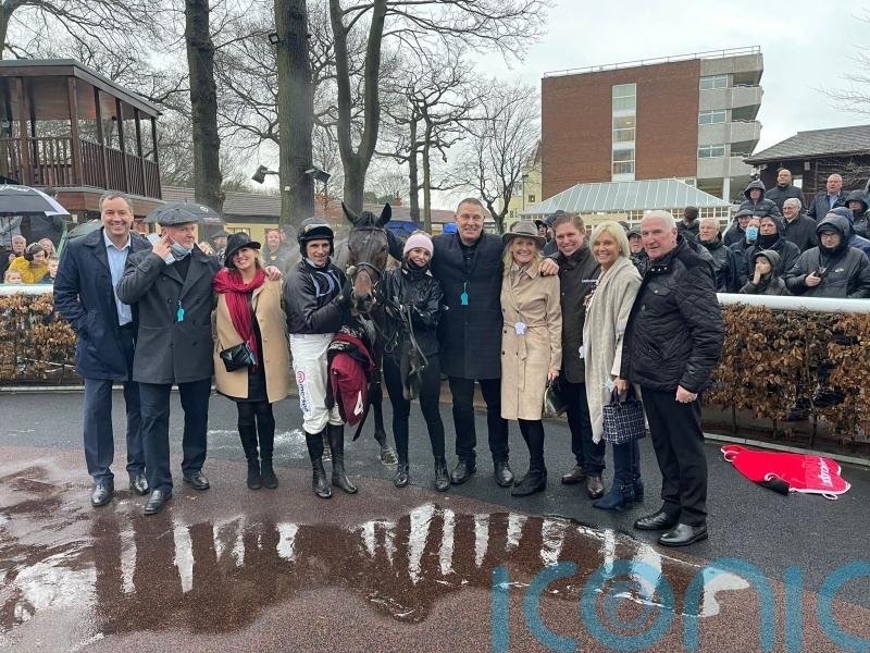 Blaklion roars home for Skelton team