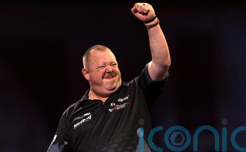 Mervyn King ends long wait for World Darts Championship quarter-final return