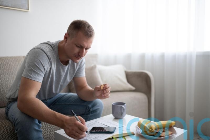 10 ways to improve your financial fitness in 2022