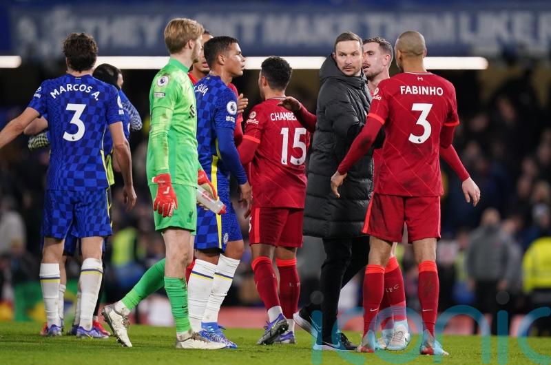 Liverpool and Chelsea draw to hand initiative to Manchester City
