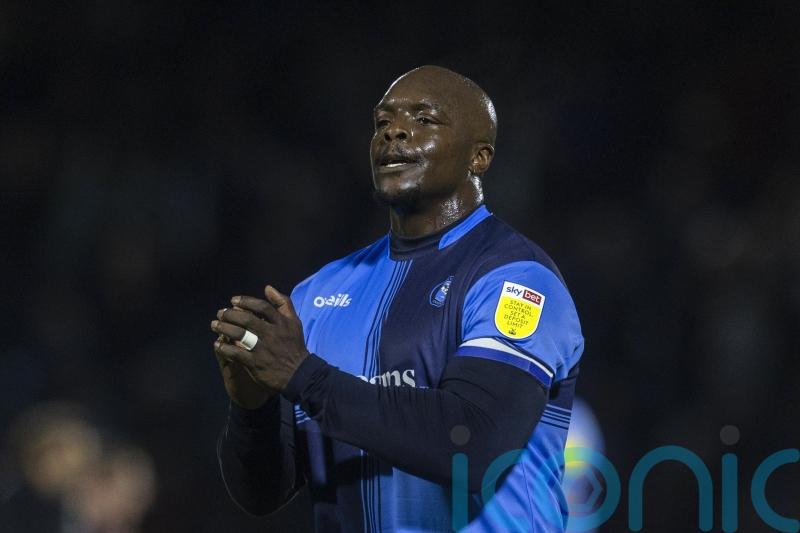 Rival fan thanks Wycombe’s Akinfenwa for indulging kids’ selfie requests