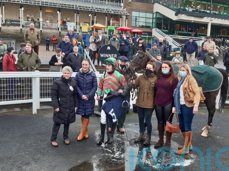 Bavington Bob gives Ann and Ian Hamilton another good winner
