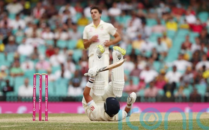England survive tense finish to draw fourth Ashes Test with Australia in Sydney