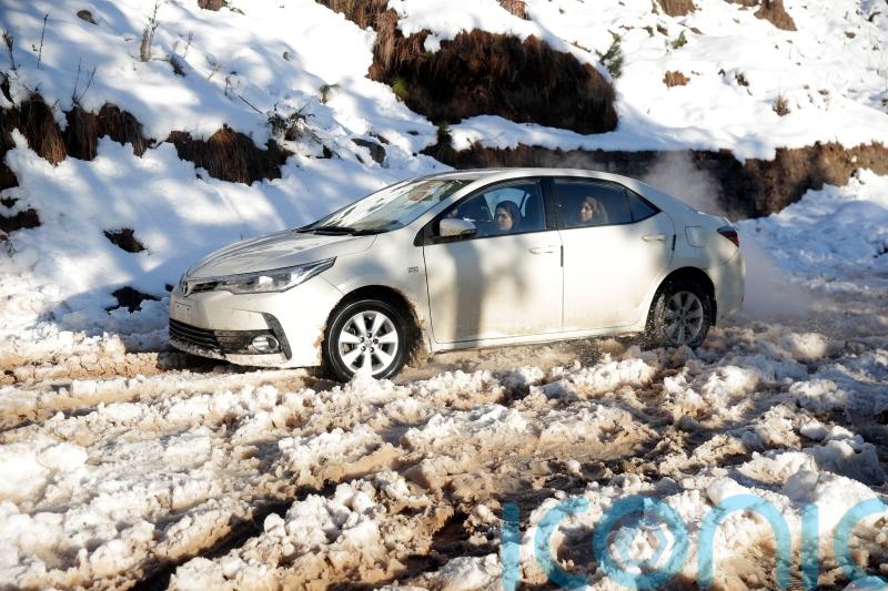 Roads cleared after 22 die in snowstorm at Pakistani resort