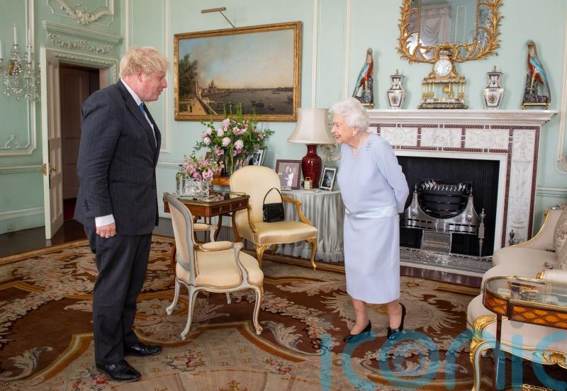 When have PMs apologised to the Queen in the past?