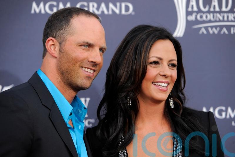 Former quarterback married to singer Sara Evans charged with domestic violence