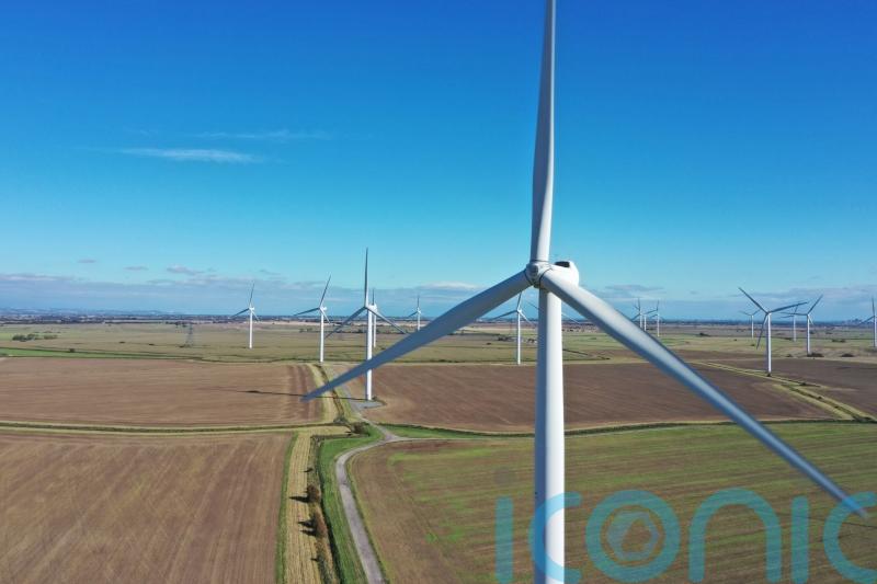 Wind farms take £160m off electricity bills as gas prices soar