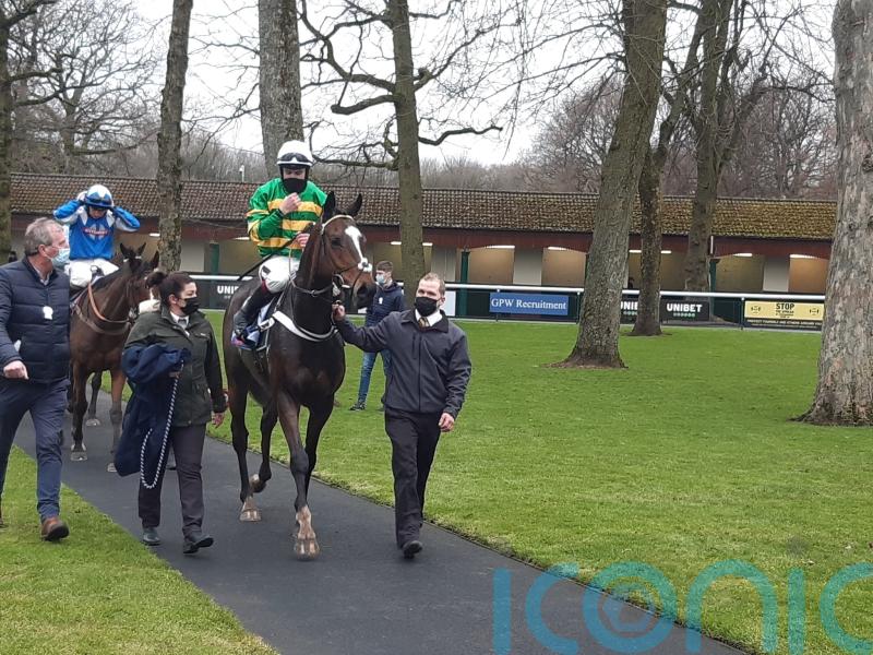 Jonbon gets the job done at Haydock