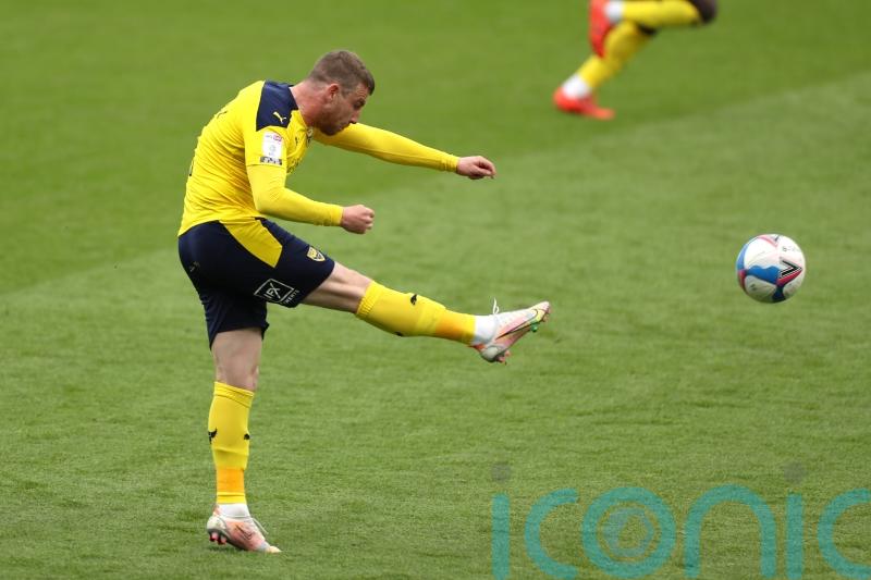 Sam Winnall heads late winner for Oxford