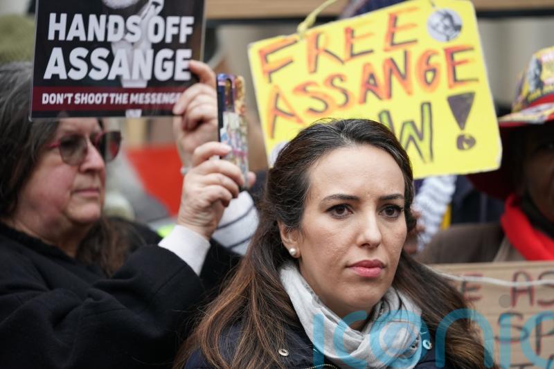 Julian Assange takes step towards challenging extradition at Supreme Court