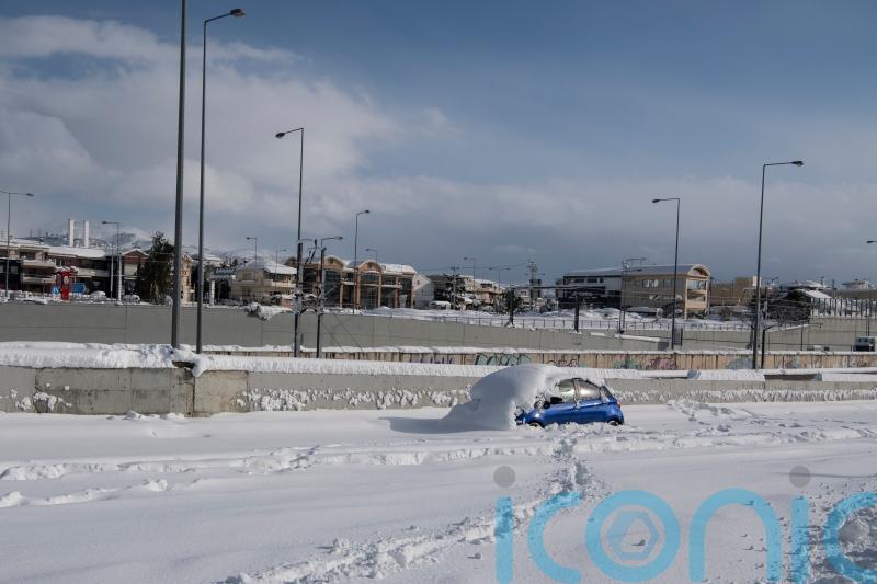 Snowstorm strands thousands in Istanbul and Athens