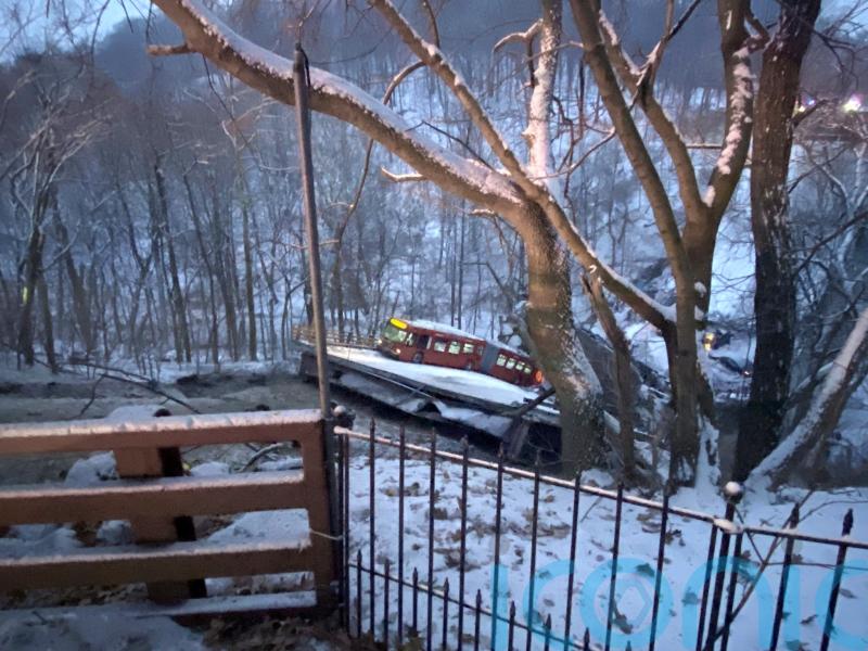 Human chain formed to rescue bus passengers after US bridge collapse