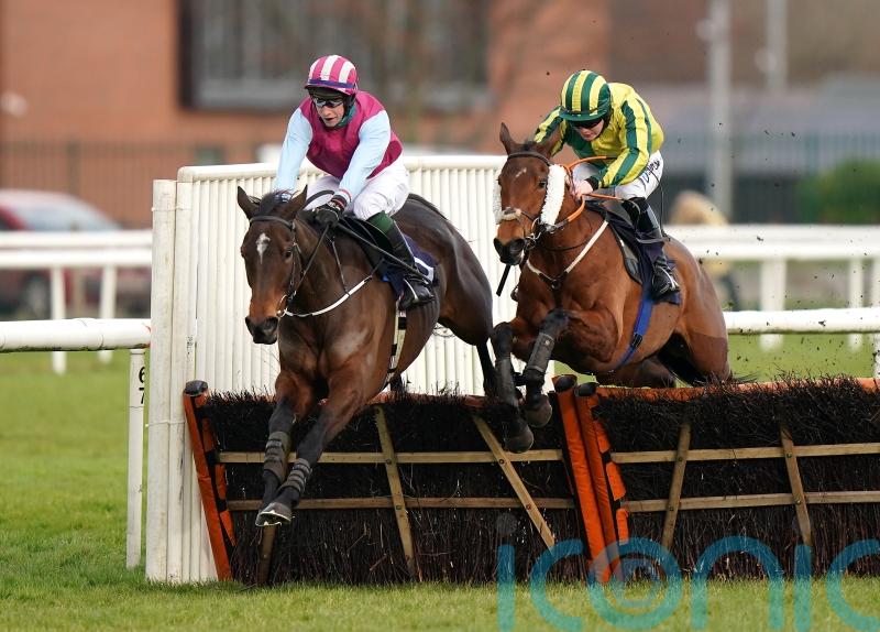 Six Feet Apart comes out on top as Irish runners dominate at Doncaster