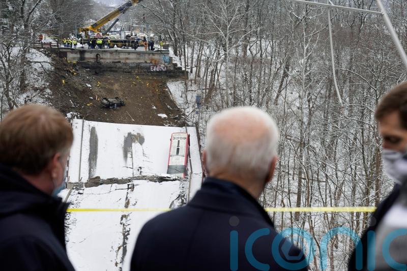 Biden visits scene of collapsed bridge in Pittsburgh