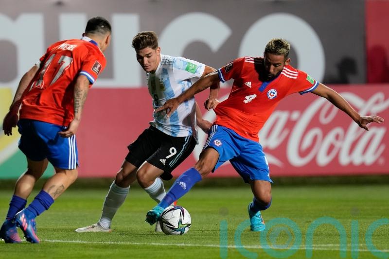 Julian Alvarez completes Manchester City switch but stays with River Plate