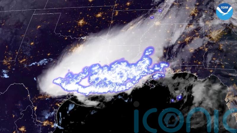 US lightning bolt sets new world record of 477 miles