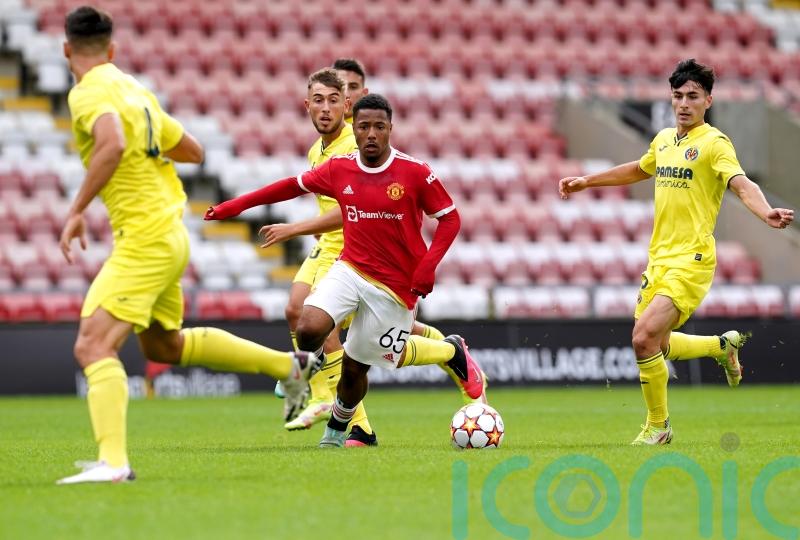 Dillon Hoogewerf makes permanent switch from Manchester United to Gladbach