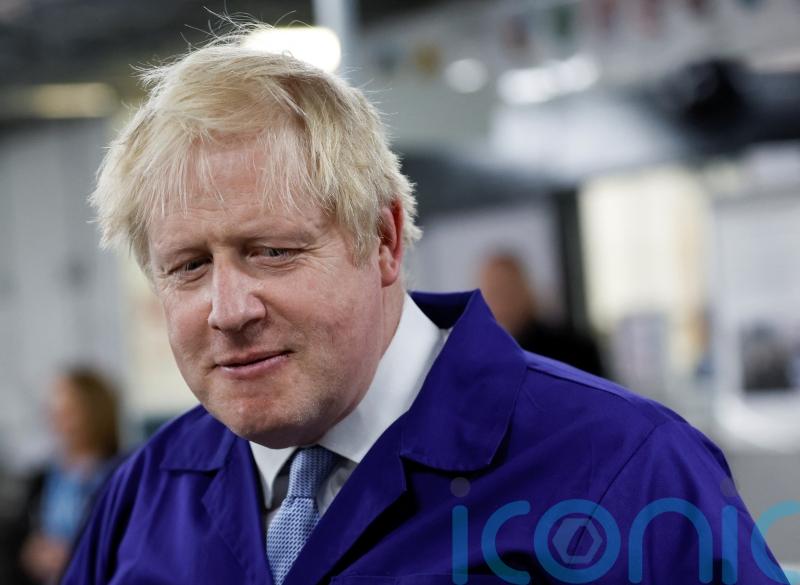 Two more key advisers quit No 10 as pressure on Johnson increases