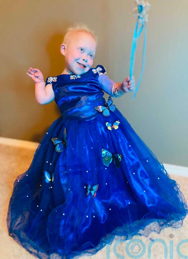 VIDEO: Incredible eight-year old girl the size of a one-year-old is dubbed “Bella the Brave” and becomes a tiny TikTok star