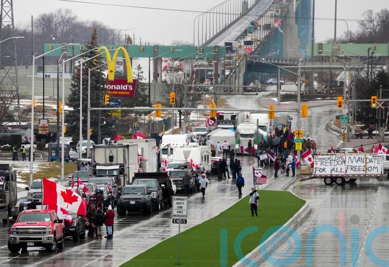 Canadian judge orders an end to blockade at border bridge