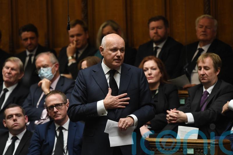 Duncan Smith warns PM against trying to cling to power if police find wrongdoing