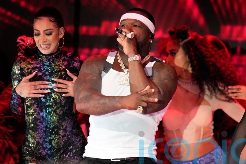 50 Cent makes surprise Super Bowl appearance with strange upside down entrance