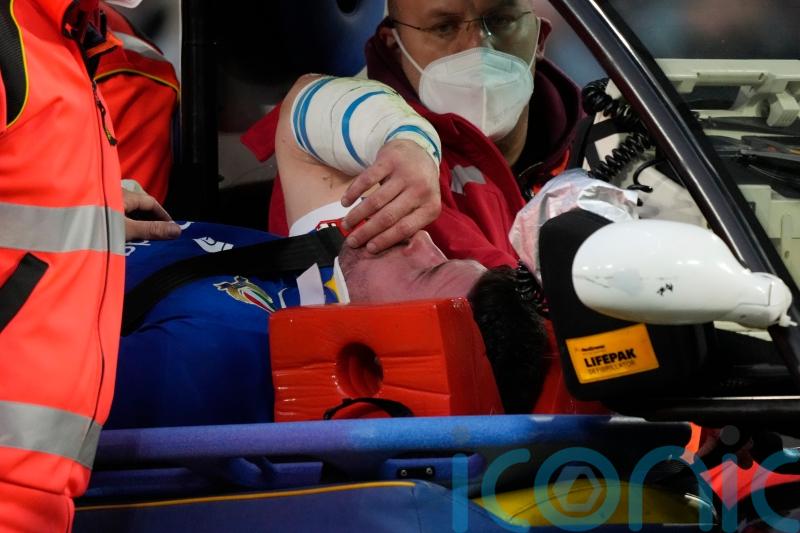 Sebastian Negri thanks Ellis Genge for help after he was knocked unconscious