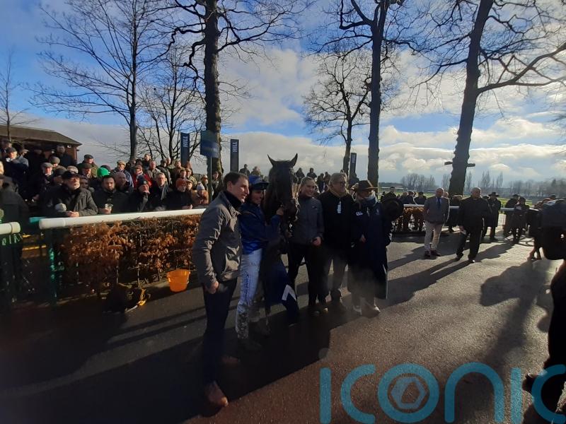 The Galloping Bear digs deep for Grand National Trial gold