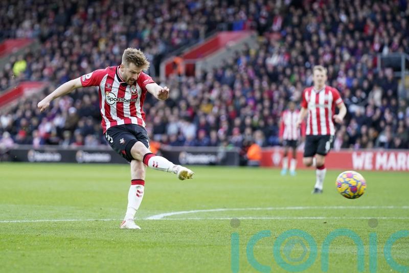 Southampton pile pressure on Everton with 2-0 win