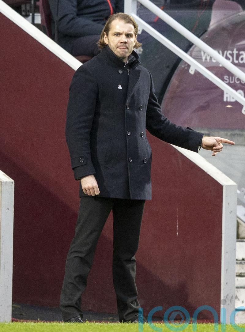 Robbie Neilson urges Hearts to ‘stick together’ after four games without a win