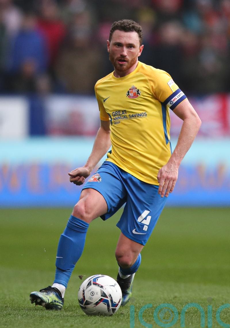 Corry Evans could keep starting spot for Sunderland’s League One visit of Burton