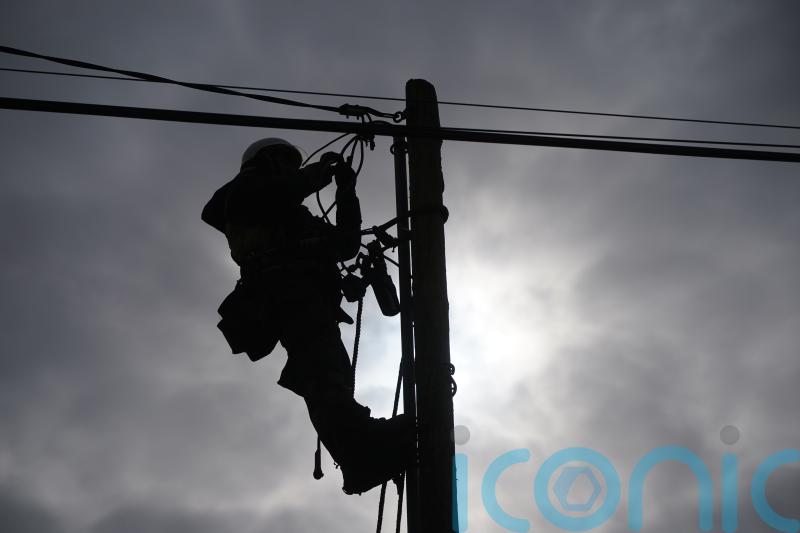 Thousands of people remain without power after heavy winds hit Ireland