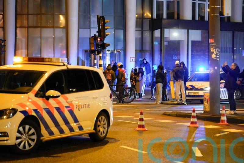 Stand-off ends at Amsterdam Apple Store with hostage safe