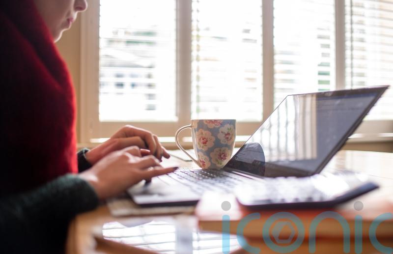 Research shows just over quarter of jobs advertised for flexible working
