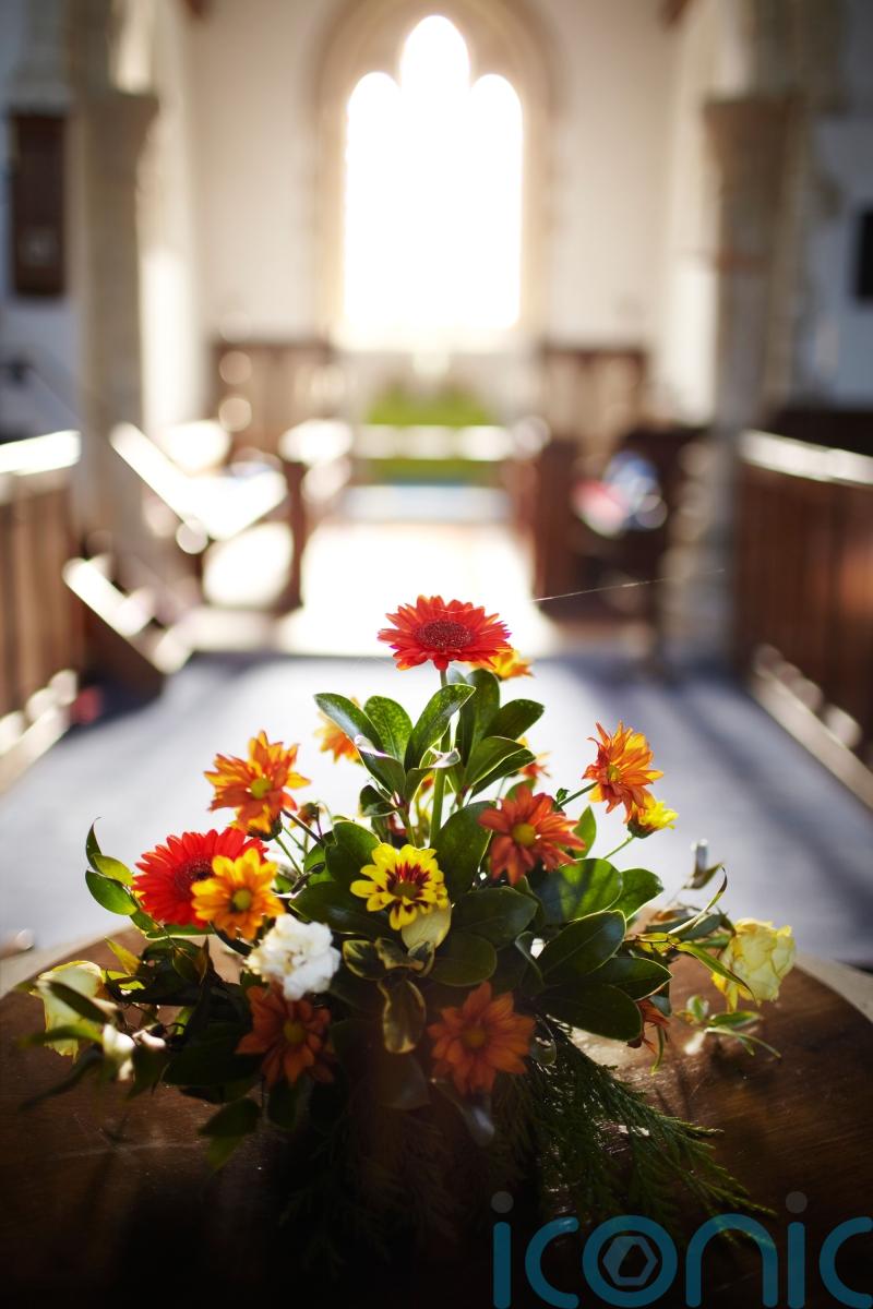 How to give a eulogy: 7 tips for writing and delivering a fitting send-off