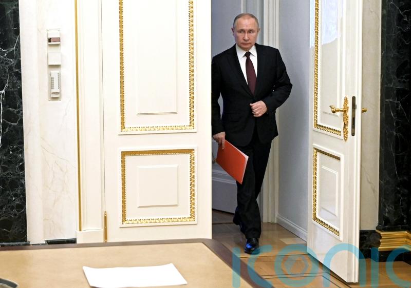 EU agrees to freeze assets of Vladimir Putin and key minister