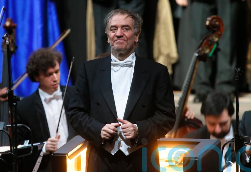 Russian music conductor Valery Gergiev dropped by management over Putin links