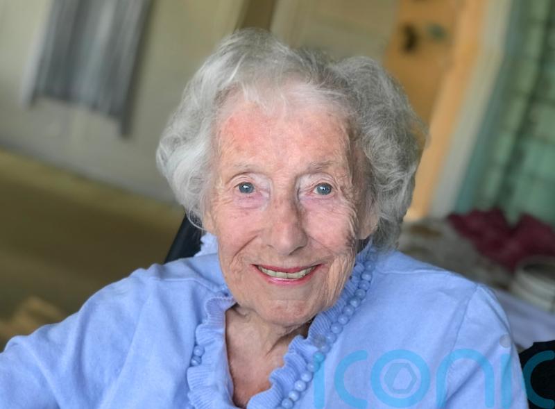 Jewellery belonging to Dame Vera Lynn to be sold in charity auction