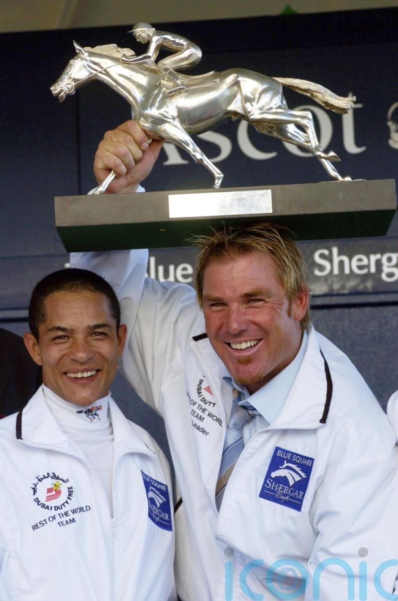 Racing pays tribute to cricketing great Shane Warne