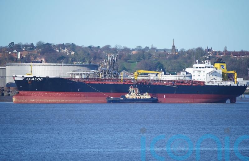 Refinery workers refuse to deal with ship carrying Russian oil
