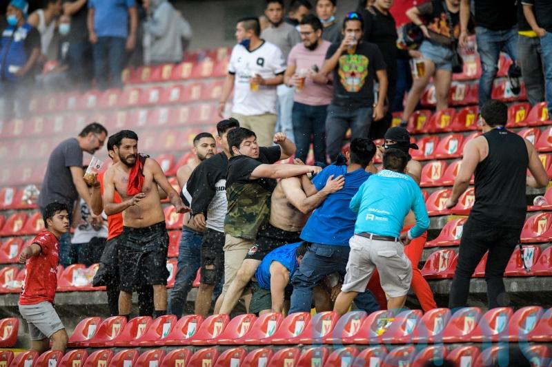 Fan violence in Mexican top flight leads to injuries and suspension of fixtures