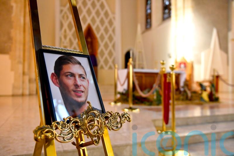 Faulty plane exhaust led to fatal levels of gas, footballer inquest hears