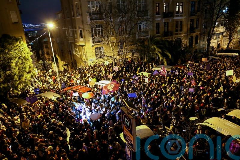 Riot police fire gas and block Women’s Day march in Istanbul