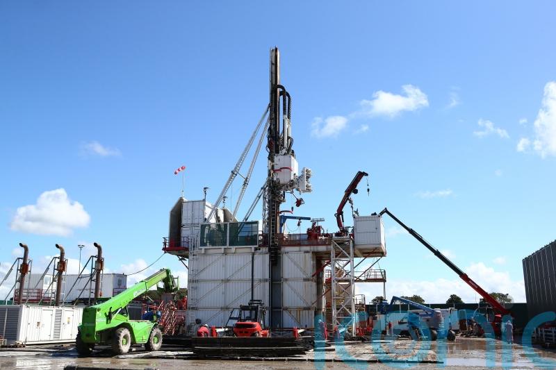 Ministers considering new fracking steps while seeking to phase out Russian oil