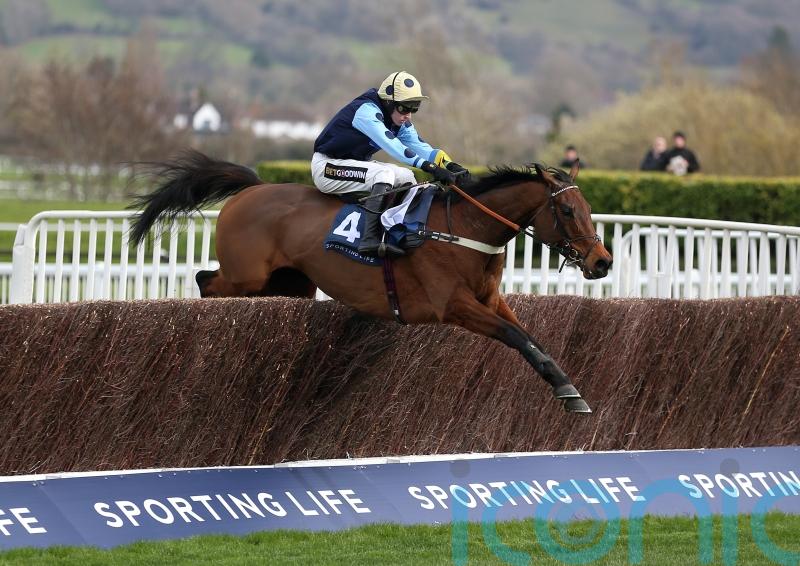 Edwardstone collects Arkle Trophy in style