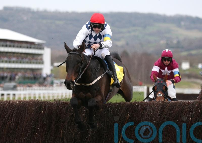 Mullins leaves it late on day one but off the mark with Stattler